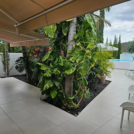 Bayton House *